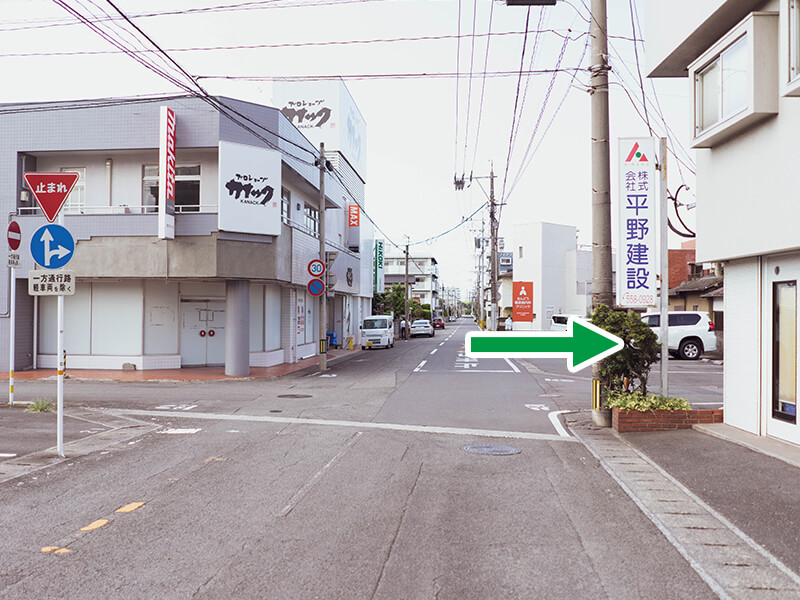 （株）カナック大分店手前の一時停止を右折